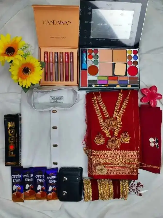 হুরাইন শাড়ি কম্বো।